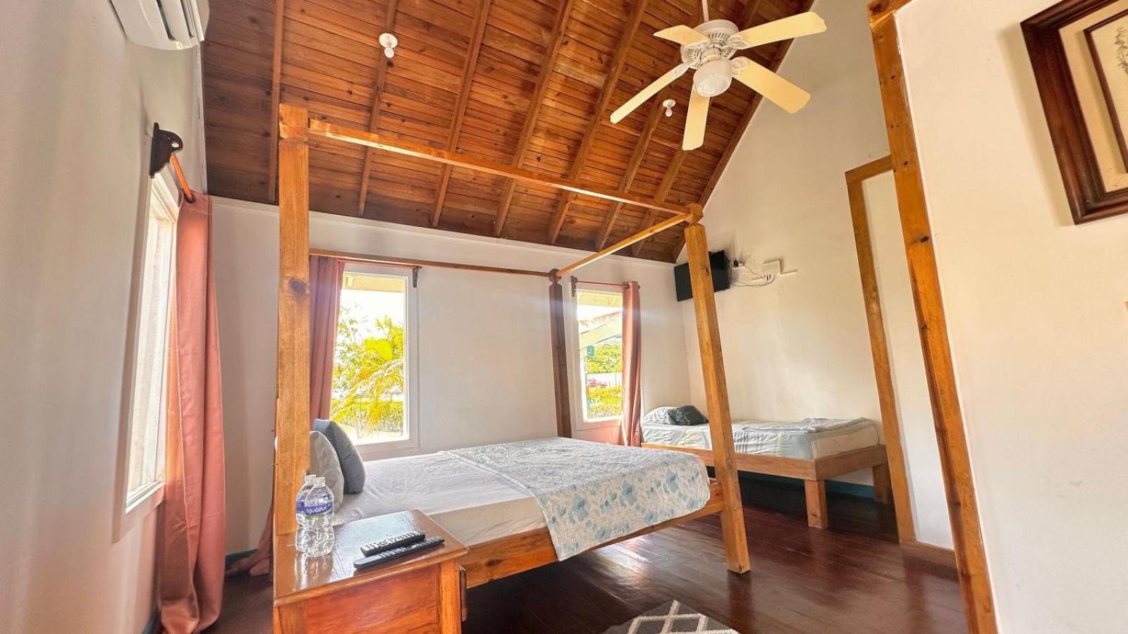 Dixon Cove Las Palmas Beach Hotel المظهر الخارجي الصورة